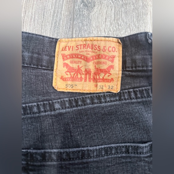 Levi’s High-Rise Straight Leg 505 Women’s Jeans in Washed Black - Picture 3 of 4